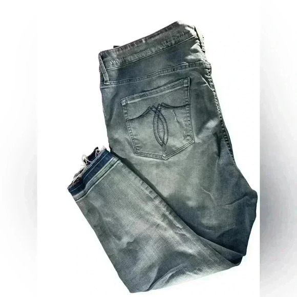 7Seven Crop Jeans with Frayed Hem ad Side Seam Embroidery Size 18W - Picture 5 of 12